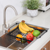 El organizador de fregadero múltiple, puede sostener la mesa para drenar el agua de los platos, perfectamente organizado, con un diseño retráctil, puede acomodar el fregadero de cualquier tamaño, adecuado para su uso.